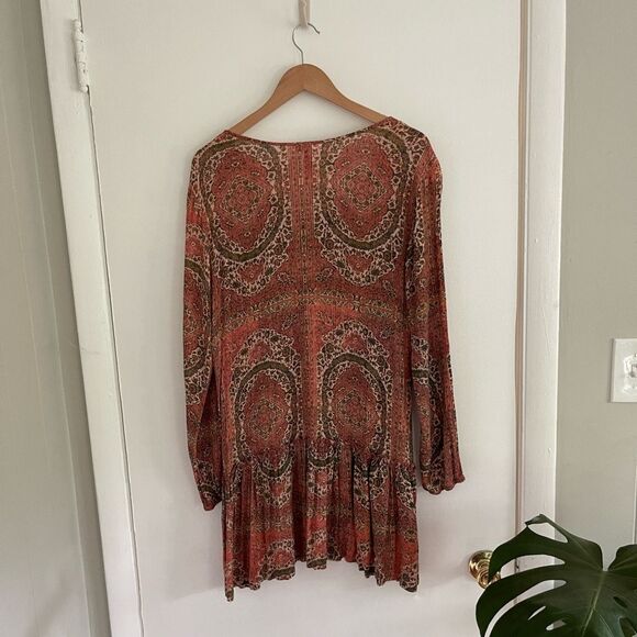 Knot Sisters Haight Street Dress in Red/Orange Paisley - Picture 2 of 7